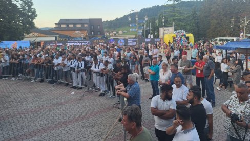 Više od 120 hiljada gostiju prvog dana Sabora trubača u Guči Više od 120 hiljada gostiju prvog dana Sabora trubača u Guči