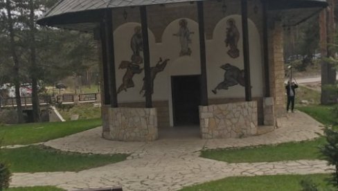 SAMO MU JE GLAVA PALA NA VOLAN: Nemački državljanin preminuo na Divčibarama SAMO MU JE GLAVA PALA NA VOLAN: Nemački državljanin preminuo na Divčibarama