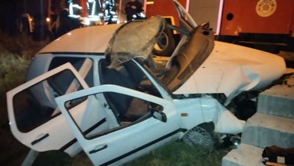 САОБРАЋАЈНА НЕСРЕЋА У ЦРНОЈ ГОРИ: Једна особа погинула (ФОТО) САОБРАЋАЈНА НЕСРЕЋА У ЦРНОЈ ГОРИ: Једна особа погинула (ФОТО)