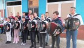 „DANI KULTURE“ U SVOJNOVU: Održano takmičenje harmonikaša i književna kolonija (FOTO) „DANI KULTURE“ U SVOJNOVU: Održano takmičenje harmonikaša i književna kolonija (FOTO)