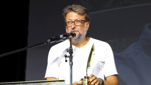 MILOSAVLJEVIĆU ZLATNO PERO: Dodeljene dve festivalske nagrade 47. FFS u Vrnjačkoj Banji MILOSAVLJEVIĆU ZLATNO PERO: Dodeljene dve festivalske nagrade 47. FFS u Vrnjačkoj Banji