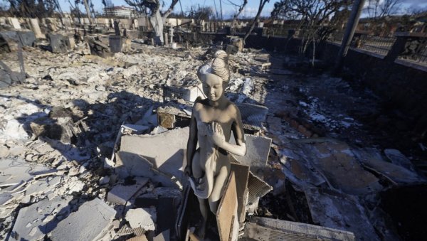 НА ХАВАЈИМА КАО У РАТНОЈ ЗОНИ: После пожара летовалиште Лахаина на острву Мауи потпуно уништено НА ХАВАЈИМА КАО У РАТНОЈ ЗОНИ: После пожара летовалиште Лахаина на острву Мауи потпуно уништено