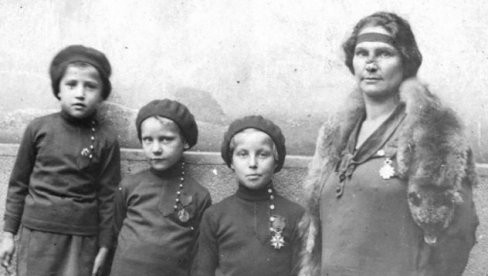 ФЕЉТОН - СКУПШТИНА ГРАДА ДАЈЕ СТАН ПОНОСНОЈ РАТНИЦИ: Насеље Браће Јерковић добило је новог знаменитог становника- српску хероину ФЕЉТОН - СКУПШТИНА ГРАДА ДАЈЕ СТАН ПОНОСНОЈ РАТНИЦИ: Насеље Браће Јерковић добило је новог знаменитог становника- српску хероину
