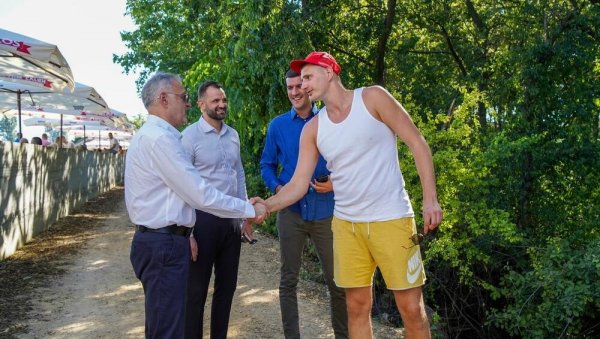 КАКАВ СПЕКТАКЛ У СОМБОРУ: Гордон и Јокић уживали као никада до сада (ФОТО/ВИДЕО) КАКАВ СПЕКТАКЛ У СОМБОРУ: Гордон и Јокић уживали као никада до сада (ФОТО/ВИДЕО)