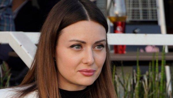 ПОРОДИЛА СЕ МИЉАНА ГАВРИЛОВИЋ: Глумица на свет донела треће дете, на Божић, девојчица добила прелепо име (ФОТО) ПОРОДИЛА СЕ МИЉАНА ГАВРИЛОВИЋ: Глумица на свет донела треће дете, на Божић, девојчица добила прелепо име (ФОТО)
