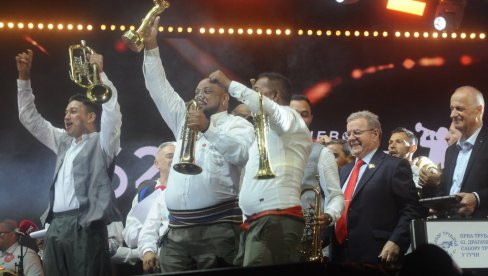 POBEDNIČKI KONCERT U RODNOM VLADIČINOM HANU: Koncert trubačkog orkestra Bojana Ristića POBEDNIČKI KONCERT U RODNOM VLADIČINOM HANU: Koncert trubačkog orkestra Bojana Ristića
