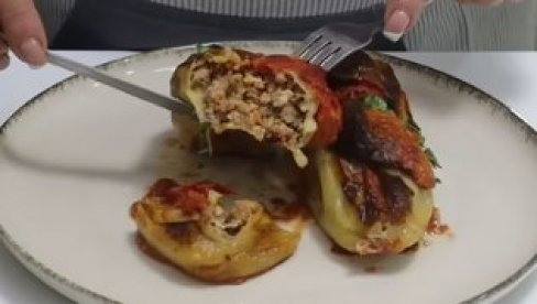 RUČAK ZA SKIDANJE KILAŽE: Punjene paprike samo za one koji žele da smršaju bez gladovanja RUČAK ZA SKIDANJE KILAŽE: Punjene paprike samo za one koji žele da smršaju bez gladovanja