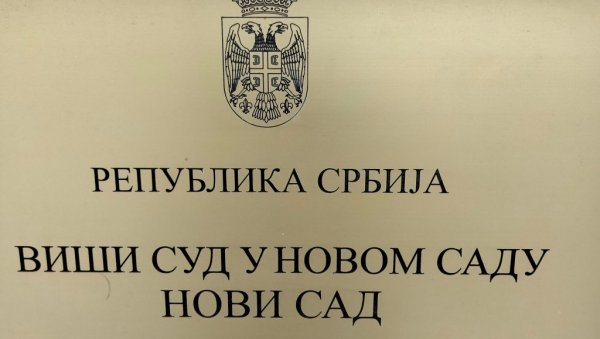 ПРЕТИО ДА ЋЕ УБИТИ ДЕВОЈКУ, ПА СЕБЕ: Младићу (20) који је оцу полицајцу украо пуштољ одређен притвор до 30 дана (ФОТО) ПРЕТИО ДА ЋЕ УБИТИ ДЕВОЈКУ, ПА СЕБЕ: Младићу (20) који је оцу полицајцу украо пуштољ одређен притвор до 30 дана (ФОТО)