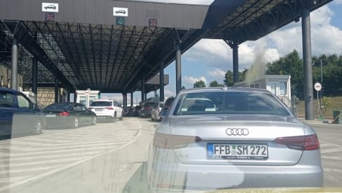 NA IZLAZAK SA KiM ČEKA SE I DO ČETIRI SATA: I danas kilometarska kolona na administrativnom prelazu Merdare NA IZLAZAK SA KiM ČEKA SE I DO ČETIRI SATA: I danas kilometarska kolona na administrativnom prelazu Merdare