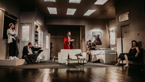 PREMIJERNI RADOVAN TREĆI: Kovačevićev komad u režiji Vita Taufera na budvanskom Grad teatru PREMIJERNI RADOVAN TREĆI: Kovačevićev komad u režiji Vita Taufera na budvanskom Grad teatru