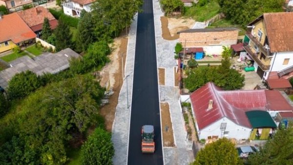 КРАЈИШКА У НОВОМ РУХУ: Пре уговореног рока завршени радови на изградњи саобраћајнице у Петроварадину КРАЈИШКА У НОВОМ РУХУ: Пре уговореног рока завршени радови на изградњи саобраћајнице у Петроварадину