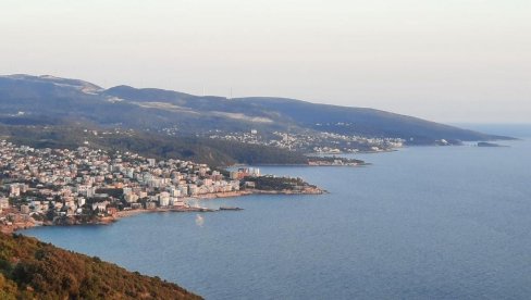ZGRADU NAPRAVILI NA DRŽAVNOM ZEMLJIŠTU, PRODALI 10 STANOVA: Devojka izbegla i plaćanje poreza, oštetila budžet za preko 830.000 evra ZGRADU NAPRAVILI NA DRŽAVNOM ZEMLJIŠTU, PRODALI 10 STANOVA: Devojka izbegla i plaćanje poreza, oštetila budžet za preko 830.000 evra