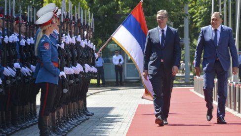 REĐAJU SE SRAMNE IZJAVE: Posle opozicije, oglasila se i Slobodna Bosna - Besni na Vučića jer je podržao RS, pa mu udarili i na sina (FOTO)