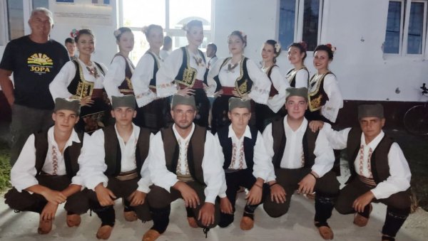 ЗОРА УКРАСИЛА КОЛО ПРИЈАТЕЉСТВА: Гостовање у Румунији ЗОРА УКРАСИЛА КОЛО ПРИЈАТЕЉСТВА: Гостовање у Румунији