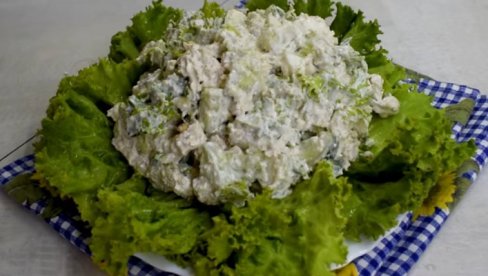 GRČKA OBROK SALATA: Pravo letnje jelo koji će vas zasititi i sačuvati vam liniju (VIDEO) GRČKA OBROK SALATA: Pravo letnje jelo koji će vas zasititi i sačuvati vam liniju (VIDEO)