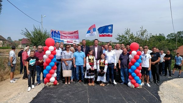 ЗА ЧЕТИРИ ГОДИНЕ 100 КИЛОМЕТАРА АСФАЛТА: У шабачком крају не престају са радовима ЗА ЧЕТИРИ ГОДИНЕ 100 КИЛОМЕТАРА АСФАЛТА: У шабачком крају не престају са радовима