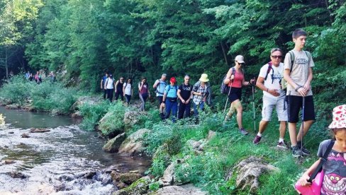 „STAZOM PETRUŠKIH MONAHA“: Još jedna grupa planinara posetila Zabregu (FOTO) „STAZOM PETRUŠKIH MONAHA“: Još jedna grupa planinara posetila Zabregu (FOTO)