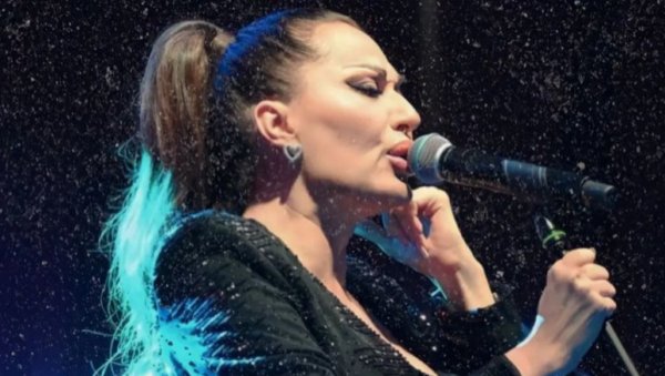 ЗА ЊУ НЕМА СТАЈАЊА: Цеца Ражнатовић покорила Словенију (ФОТО/ВИДЕО) ЗА ЊУ НЕМА СТАЈАЊА: Цеца Ражнатовић покорила Словенију (ФОТО/ВИДЕО)
