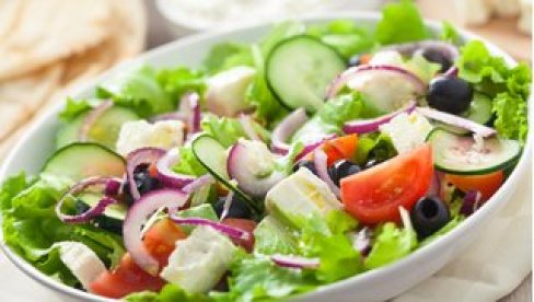 BRZA SALATA - GOTOVA ZA 5 MINUTA: Idealna za one koji su rešili da smršaju BRZA SALATA - GOTOVA ZA 5 MINUTA: Idealna za one koji su rešili da smršaju