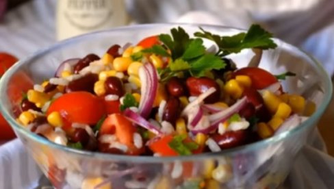 BRZA POSNA SALATA NA VODI GOTOVA ZA PET MINUTA: Neverovatno je zdrava, idealna je za one koji su rešili da smršaju BRZA POSNA SALATA NA VODI GOTOVA ZA PET MINUTA: Neverovatno je zdrava, idealna je za one koji su rešili da smršaju