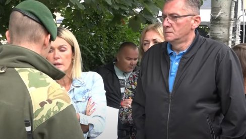 KURTIJEV MINISTAR POKUŠAO DA UĐE U ZGRADU OPŠTINE: Dočekani zvižducima, KFOR nije odobrio ulazak (VIDEO)