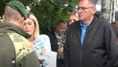 KURTIJEV MINISTAR POKUŠAO DA UĐE U ZGRADU OPŠTINE: Dočekani zvižducima, KFOR nije odobrio ulazak (VIDEO)