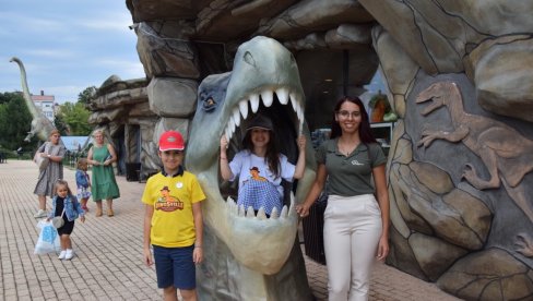 PRIRODNJAČKI CENTAR SVILAJNAC: Kiara i Luka Vasilev prvi dino-ambasadori van granica Srbije (FOTO) PRIRODNJAČKI CENTAR SVILAJNAC: Kiara i Luka Vasilev prvi dino-ambasadori van granica Srbije (FOTO)
