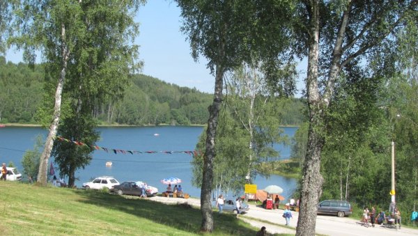 УХВАЋЕНЕ РИБОКРАДИЦЕ: Огромним мрежама ловили рибу на Власини УХВАЋЕНЕ РИБОКРАДИЦЕ: Огромним мрежама ловили рибу на Власини
