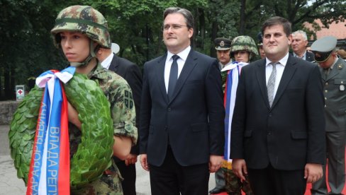 SLOBODU TREBA DA KORISTIMO DA BISMO SE USAVRŠAVALI: Obeležena godišnjica smrti kralja Petra Prvog na Oplencu SLOBODU TREBA DA KORISTIMO DA BISMO SE USAVRŠAVALI: Obeležena godišnjica smrti kralja Petra Prvog na Oplencu