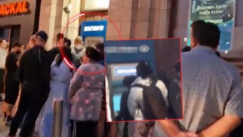 BAG NA BANKOMATU: Greška banke hiljadama ljudi omogućila da dignu novac BAG NA BANKOMATU: Greška banke hiljadama ljudi omogućila da dignu novac
