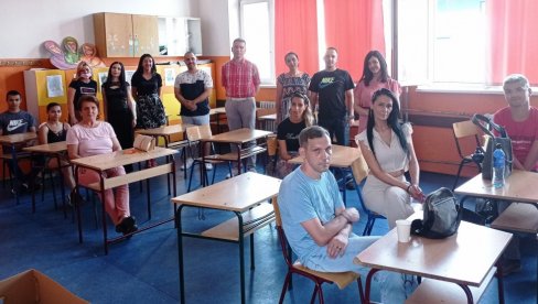ŠANSA ZA NESVRŠENE OSNOVCE: OŠ “Radoje Domanović“ u Paraćinu školuje odrasle ŠANSA ZA NESVRŠENE OSNOVCE: OŠ “Radoje Domanović“ u Paraćinu školuje odrasle