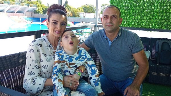 ДА МАКСИМ КОНАЧНО СТАНЕ НА НОГЕ: Потребна помоћ за операцију у Турској ДА МАКСИМ КОНАЧНО СТАНЕ НА НОГЕ: Потребна помоћ за операцију у Турској