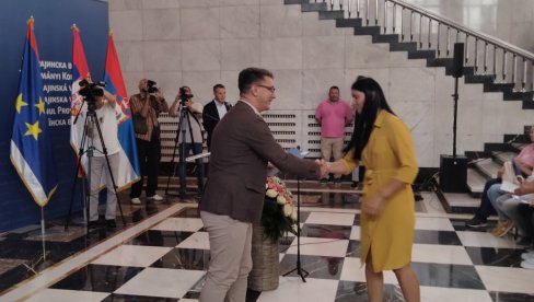 POMOĆ POKRAJINE POLJOPRIVREDNICIMA: Za sufinansiranje kupovine opreme i sistema za navodnjavanje izdvojeno 380 miliona dinara POMOĆ POKRAJINE POLJOPRIVREDNICIMA: Za sufinansiranje kupovine opreme i sistema za navodnjavanje izdvojeno 380 miliona dinara