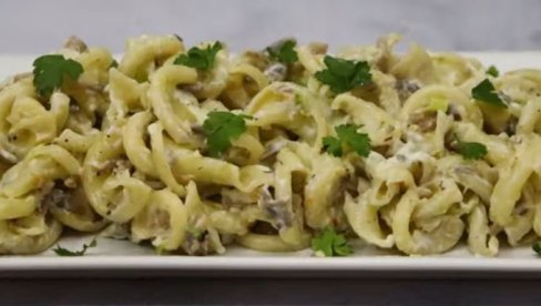 POSNA SALATA SA MAKARONAMA: Odlična kao predjelo ili kompletan obrok, a toliko se brzo sprema da ćete je praviti stalno POSNA SALATA SA MAKARONAMA: Odlična kao predjelo ili kompletan obrok, a toliko se brzo sprema da ćete je praviti stalno