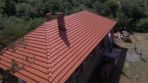 ПОМОГЛА ДИЈАСПОРА ИЗ САД: Реконструисан кров српске школу код Косовске Каменице ПОМОГЛА ДИЈАСПОРА ИЗ САД: Реконструисан кров српске школу код Косовске Каменице