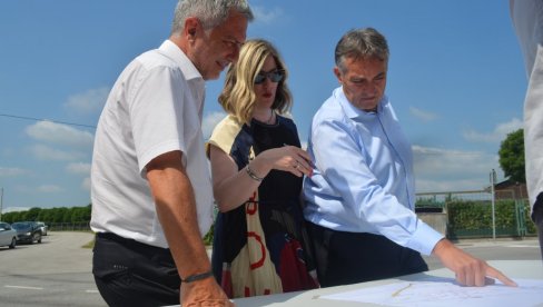 RAZVOJ U SKLADU SA EU: Bertolini posetio opštinu Svilajnac (FOTO) RAZVOJ U SKLADU SA EU: Bertolini posetio opštinu Svilajnac (FOTO)