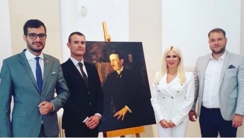 ИЗЛОЖБА НИКОЛА ТЕСЛА - ЧОВЕК ИЗ БУДУЋНОСТИ: На посебно дизајнираним панелима представљен живот једног од највећих научника свих времена ИЗЛОЖБА НИКОЛА ТЕСЛА - ЧОВЕК ИЗ БУДУЋНОСТИ: На посебно дизајнираним панелима представљен живот једног од највећих научника свих времена