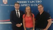 ПАВЛОВИЋИ ДОБИЛИ КРОВ НАД ГЛАВОМ: Младом пару из Рековца новац за куповину куће ПАВЛОВИЋИ ДОБИЛИ КРОВ НАД ГЛАВОМ: Младом пару из Рековца новац за куповину куће