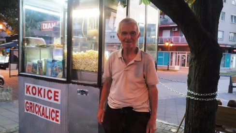 OPERACIJA PREČA OD POPRAVKE: Donirao 112.000 dinara dobijenih za obnovu kioska uništenog u oluji OPERACIJA PREČA OD POPRAVKE: Donirao 112.000 dinara dobijenih za obnovu kioska uništenog u oluji