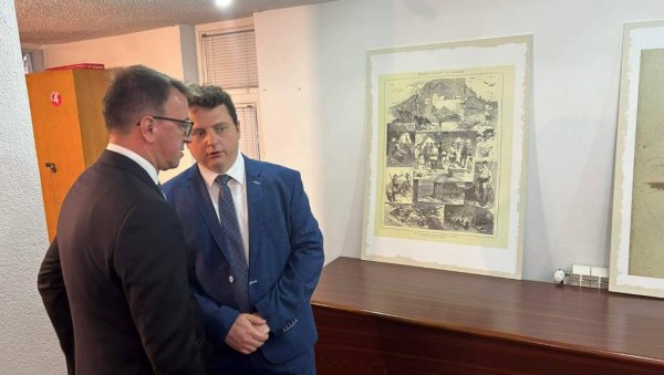 ДА СЕ ИСПОШТУЈЕ ИСТОРИЈСКА И ДУХОВНА СРОДНОСТ ТРИ НАРОДА: У Плужинама представљен филм Црна Гора међа истине и лажи ДА СЕ ИСПОШТУЈЕ ИСТОРИЈСКА И ДУХОВНА СРОДНОСТ ТРИ НАРОДА: У Плужинама представљен филм Црна Гора међа истине и лажи