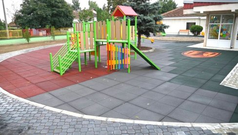 RADOVI VREDNI 6.6 MILIONA DINARA: Uređeno dvorište vrtića „Majski cvet“ u Kostolcu RADOVI VREDNI 6.6 MILIONA DINARA: Uređeno dvorište vrtića „Majski cvet“ u Kostolcu