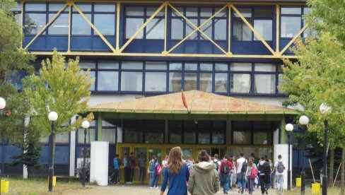 UČITELJI U CG U BOJKOTU: Nova školska godina počeće štrajkom upozorenja UČITELJI U CG U BOJKOTU: Nova školska godina počeće štrajkom upozorenja