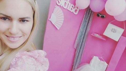 FILM „BARBI“ OD SUTRA U KRUŠEVCU, ALI JE OVA LUTKA VEĆ DOŽIVELA RENESANSU U OVOM GRADU: Roze je ponovo u modi(FOTO) FILM „BARBI“ OD SUTRA U KRUŠEVCU, ALI JE OVA LUTKA VEĆ DOŽIVELA RENESANSU U OVOM GRADU: Roze je ponovo u modi(FOTO)