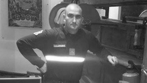 SKOČIO U BAZEN I POLOMIO VRAT: Detalji smrti vatrogasca Milana, oglasile se kolege iz bataljona (FOTO) SKOČIO U BAZEN I POLOMIO VRAT: Detalji smrti vatrogasca Milana, oglasile se kolege iz bataljona (FOTO)