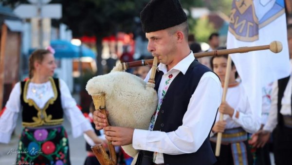 КАД КРЕНЕ МАГИЈА ИЗ МЕШИНЕ: Браћа Јован и Александар Јовановић од прадеде научили да свирају гајде КАД КРЕНЕ МАГИЈА ИЗ МЕШИНЕ: Браћа Јован и Александар Јовановић од прадеде научили да свирају гајде