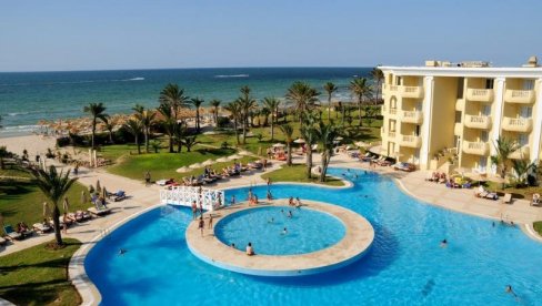 PLAŽA SA SITNIM, SVETLIM PESKOM I PROZIRNIM MOREM: Uživajte sa pogledom na ovakav prizor i odaberite ovaj hotel za letovanje PLAŽA SA SITNIM, SVETLIM PESKOM I PROZIRNIM MOREM: Uživajte sa pogledom na ovakav prizor i odaberite ovaj hotel za letovanje