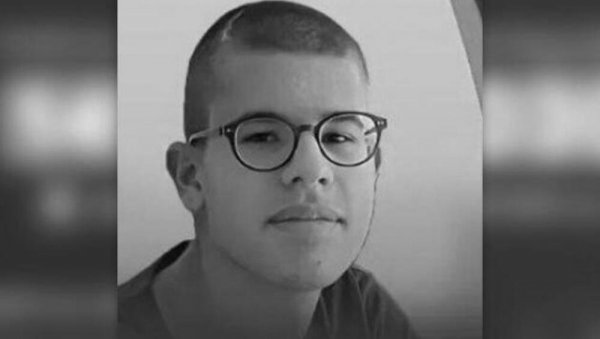 ДРАГИ НАШ ЛАКИ, САДА СИ МЕЂУ АНЂЕЛИМА: Преминуо Лазар (14) који се борио са опаком болешћу, тужну вест објавила учитељица (ФОТО) ДРАГИ НАШ ЛАКИ, САДА СИ МЕЂУ АНЂЕЛИМА: Преминуо Лазар (14) који се борио са опаком болешћу, тужну вест објавила учитељица (ФОТО)