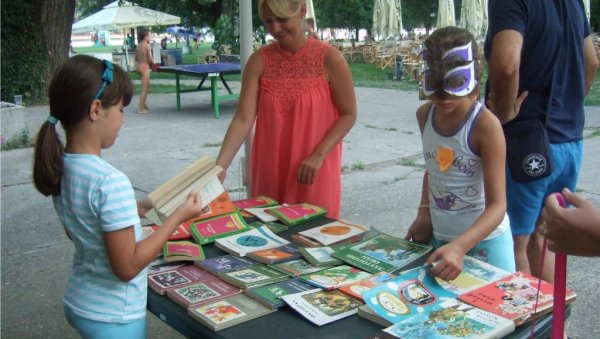 БЕСПЛАТНА БЕРЗА КЊИГА : У недељу на купалишту “Штранд“ у Новом Саду БЕСПЛАТНА БЕРЗА КЊИГА : У недељу на купалишту “Штранд“ у Новом Саду