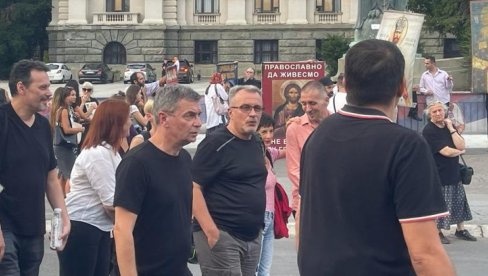 POLITIČKI PROTEST: Ružne slike - blokirali saobraćaj da bi pili alkohol
