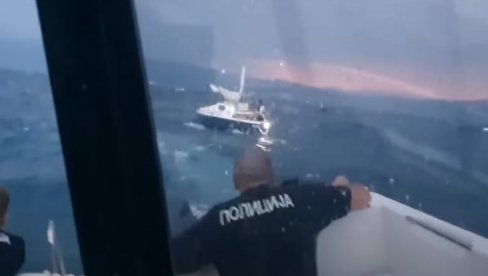 STRAŠAN SNIMAK DRAME NA OHRIDU: Tokom oluje izgubio kontrolu na čamcem, policija morala da spasava ljude (VIDEO) STRAŠAN SNIMAK DRAME NA OHRIDU: Tokom oluje izgubio kontrolu na čamcem, policija morala da spasava ljude (VIDEO)